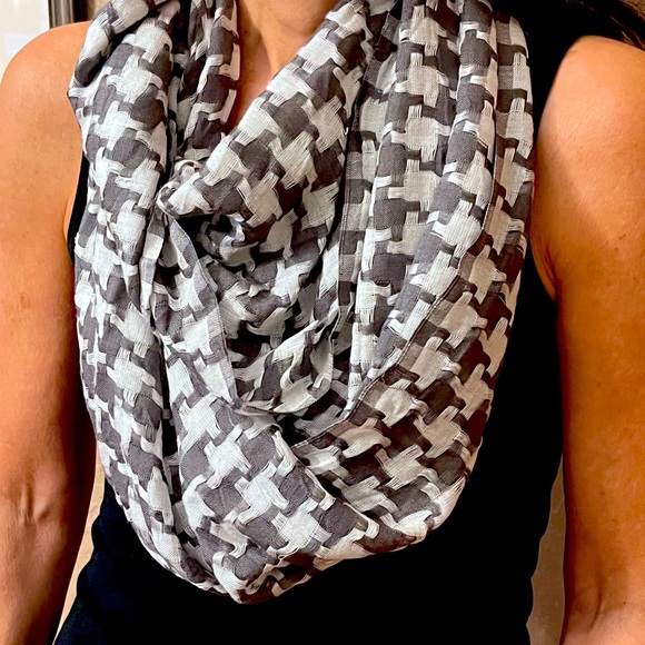 Candie's Accessories - Candies Checkered Infinity Scarf